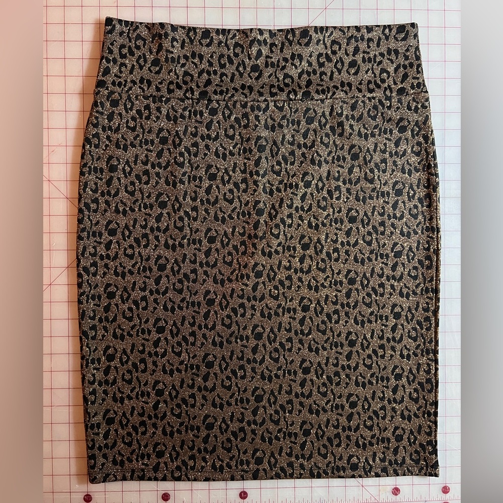 Lularoe Cassie pencil skirt, size 3XL. Gold/black skirt. No tags/never worn.